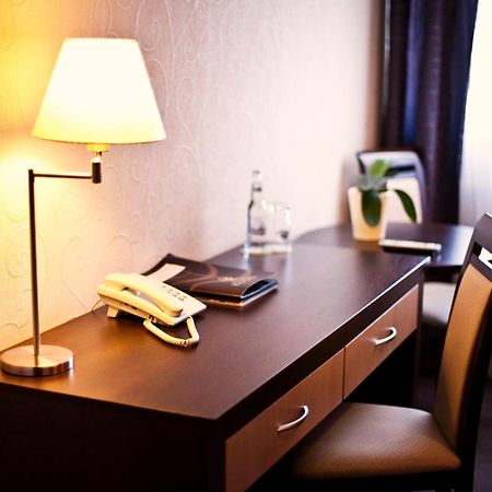 Hotel Cztery Pory Roku Głogów Małopolski エクステリア 写真