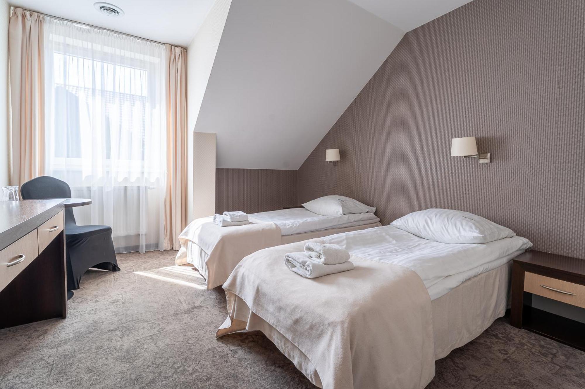 Hotel Cztery Pory Roku Głogów Małopolski エクステリア 写真
