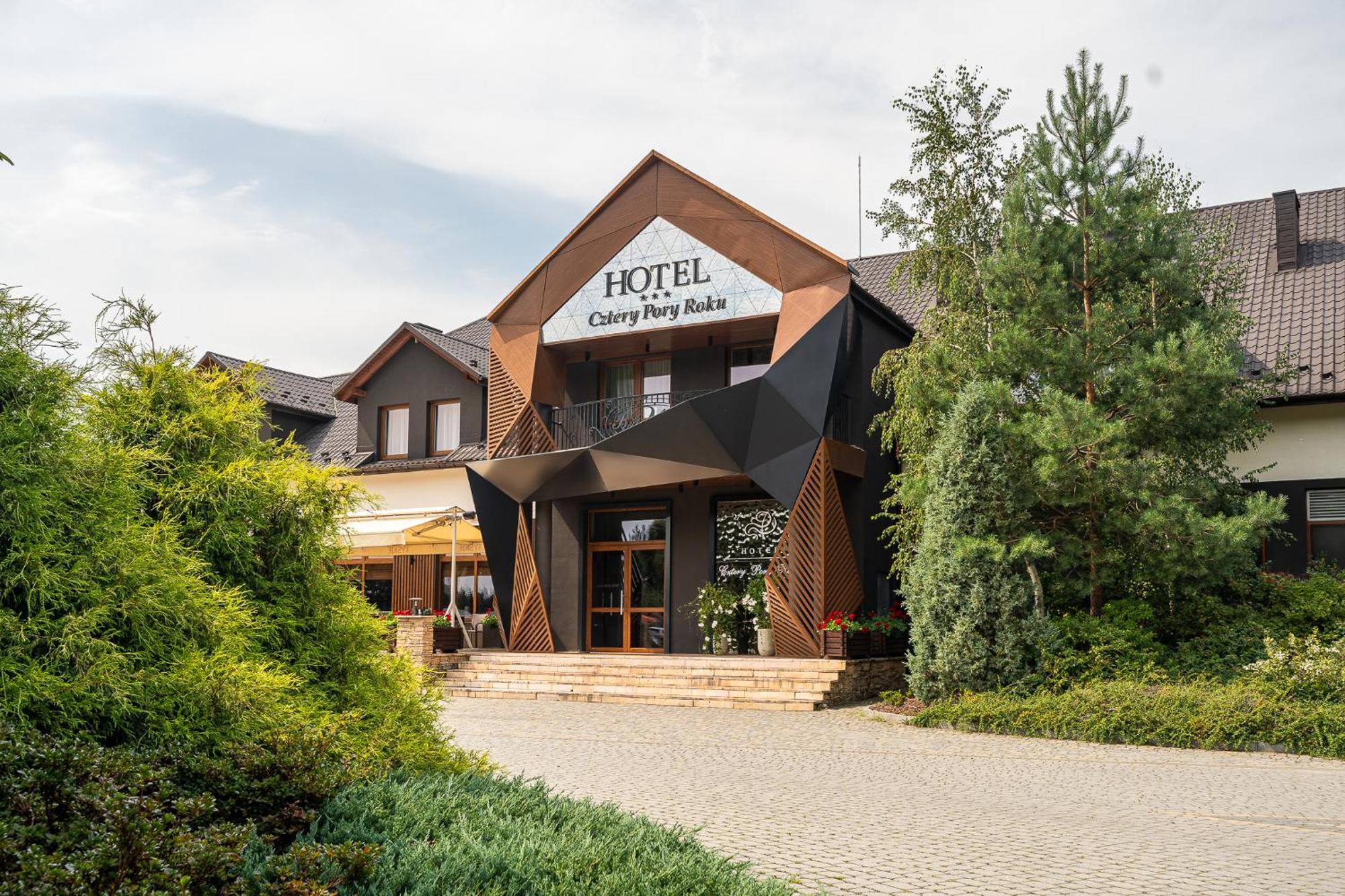 Hotel Cztery Pory Roku Głogów Małopolski エクステリア 写真