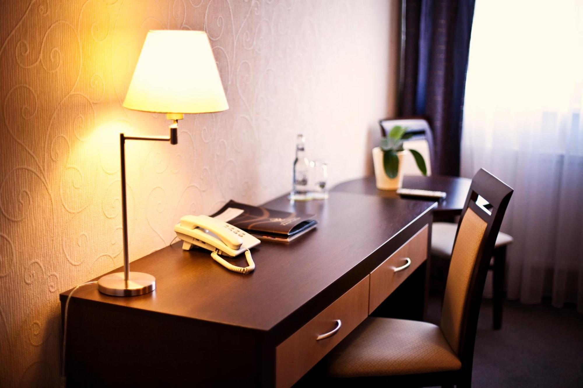 Hotel Cztery Pory Roku Głogów Małopolski エクステリア 写真